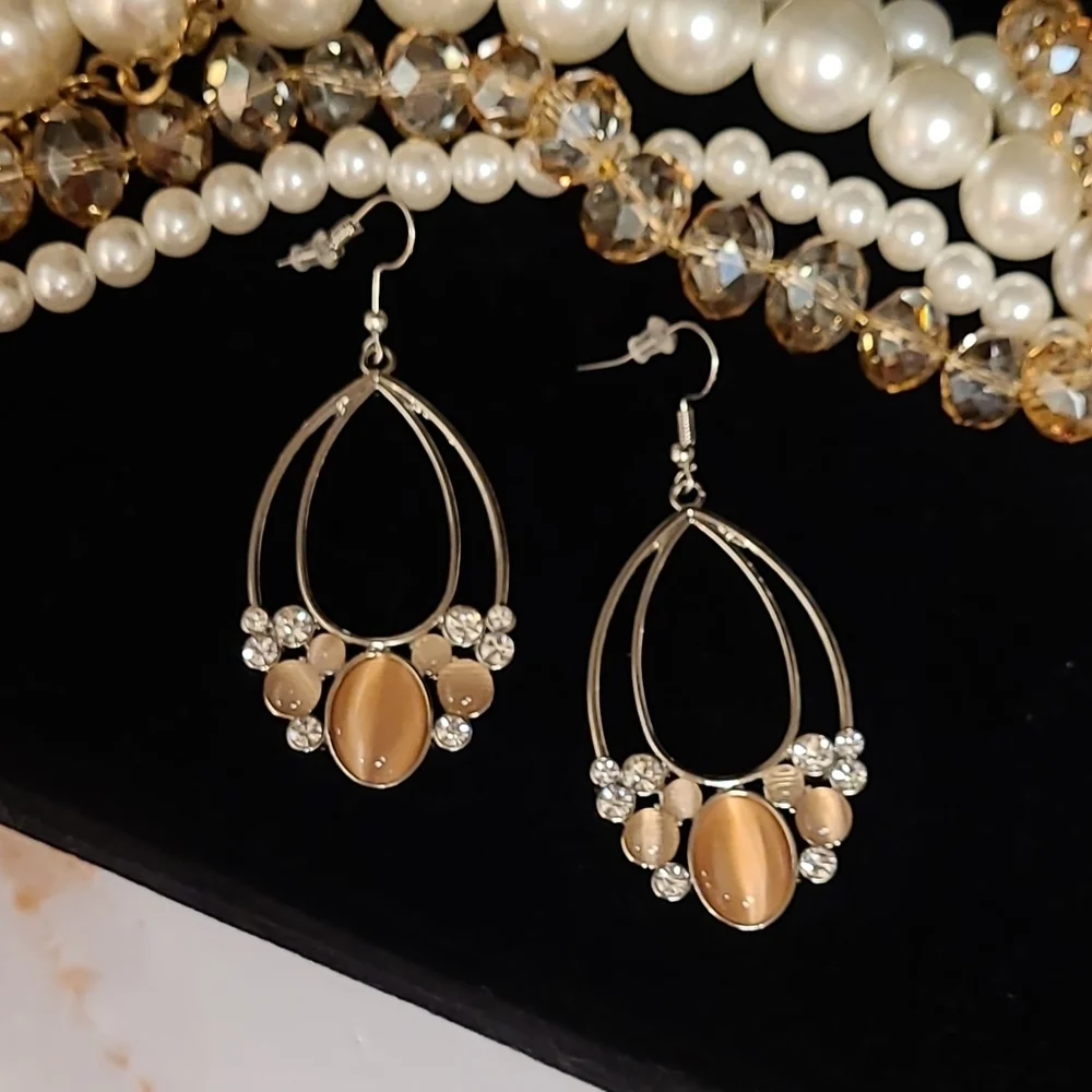 NWT Peach Crystal Oval Silver Drop Earrings